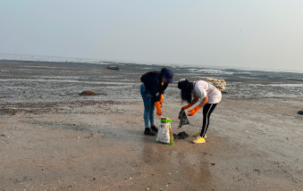 Beach clean up mumbai